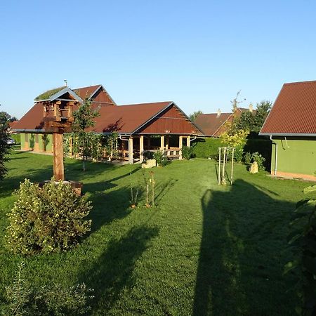 Penzion Pod Vapenkami Strážnice Exteriör bild