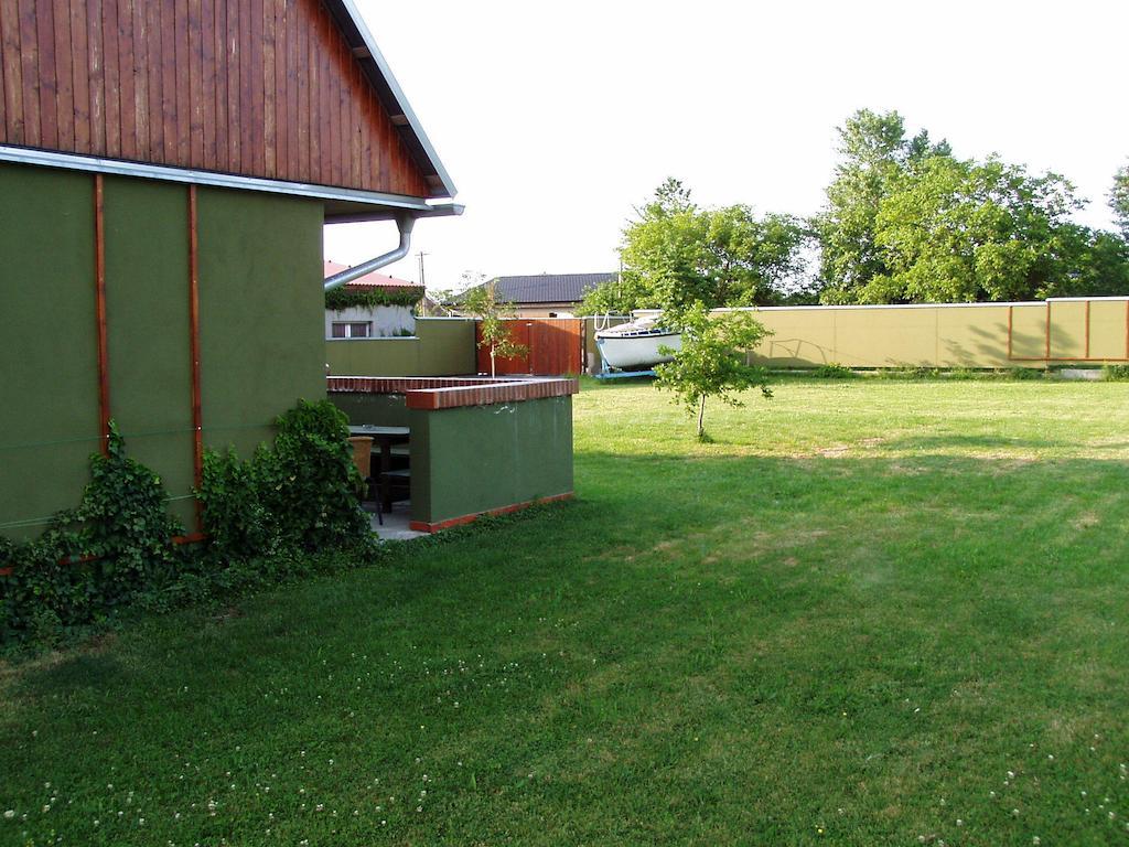 Penzion Pod Vapenkami Strážnice Exteriör bild