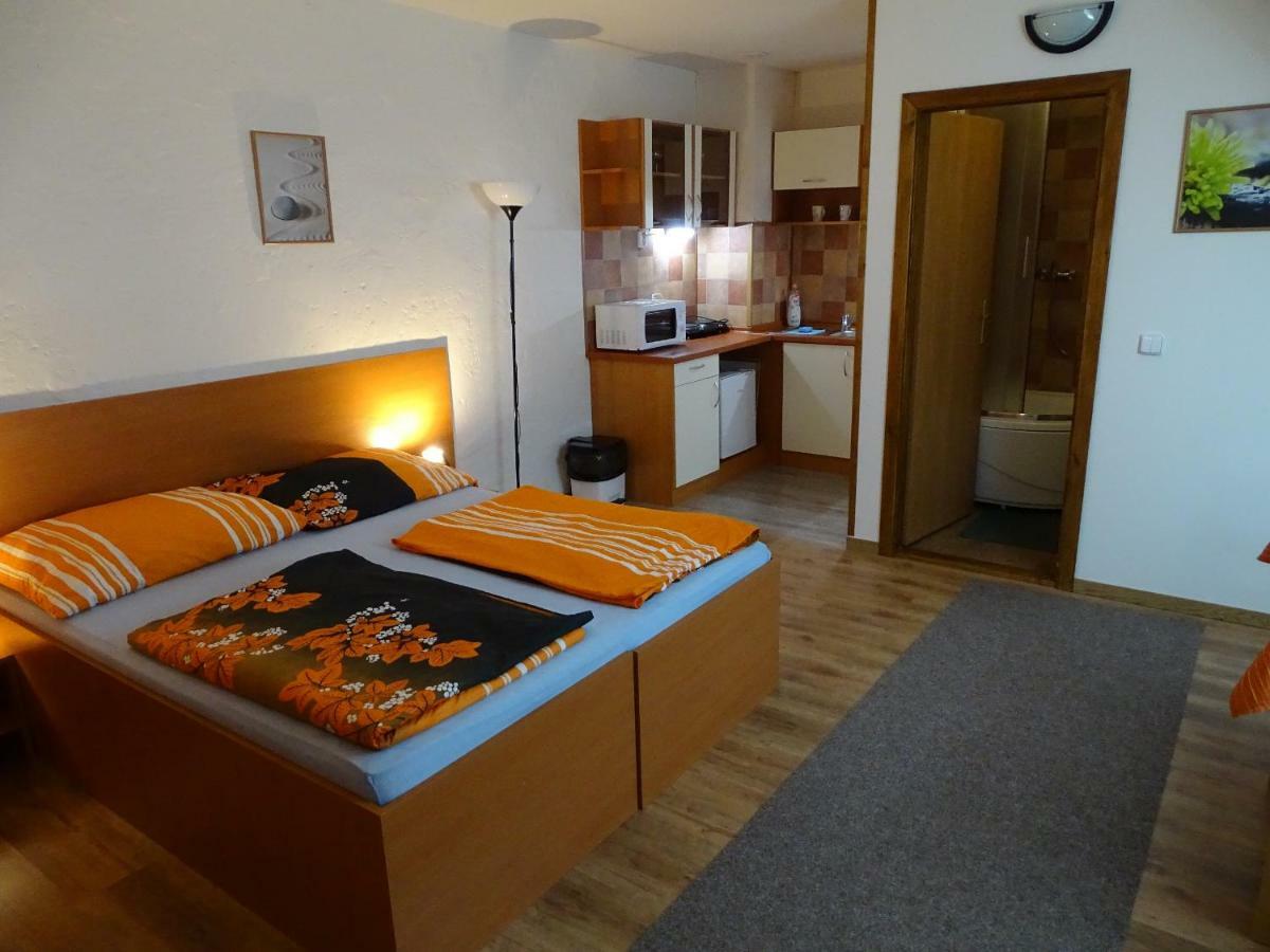 Penzion Pod Vapenkami Strážnice Exteriör bild