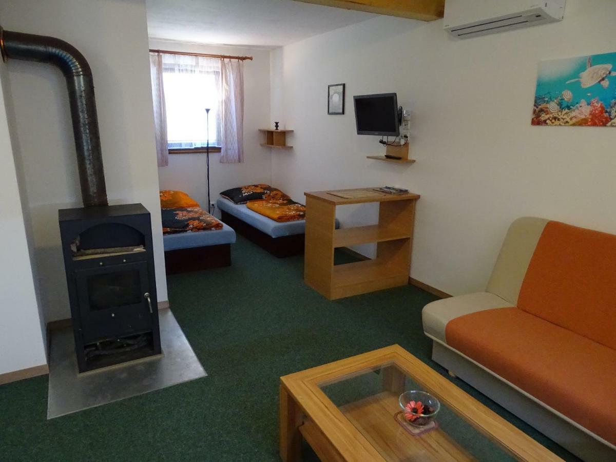 Penzion Pod Vapenkami Strážnice Exteriör bild
