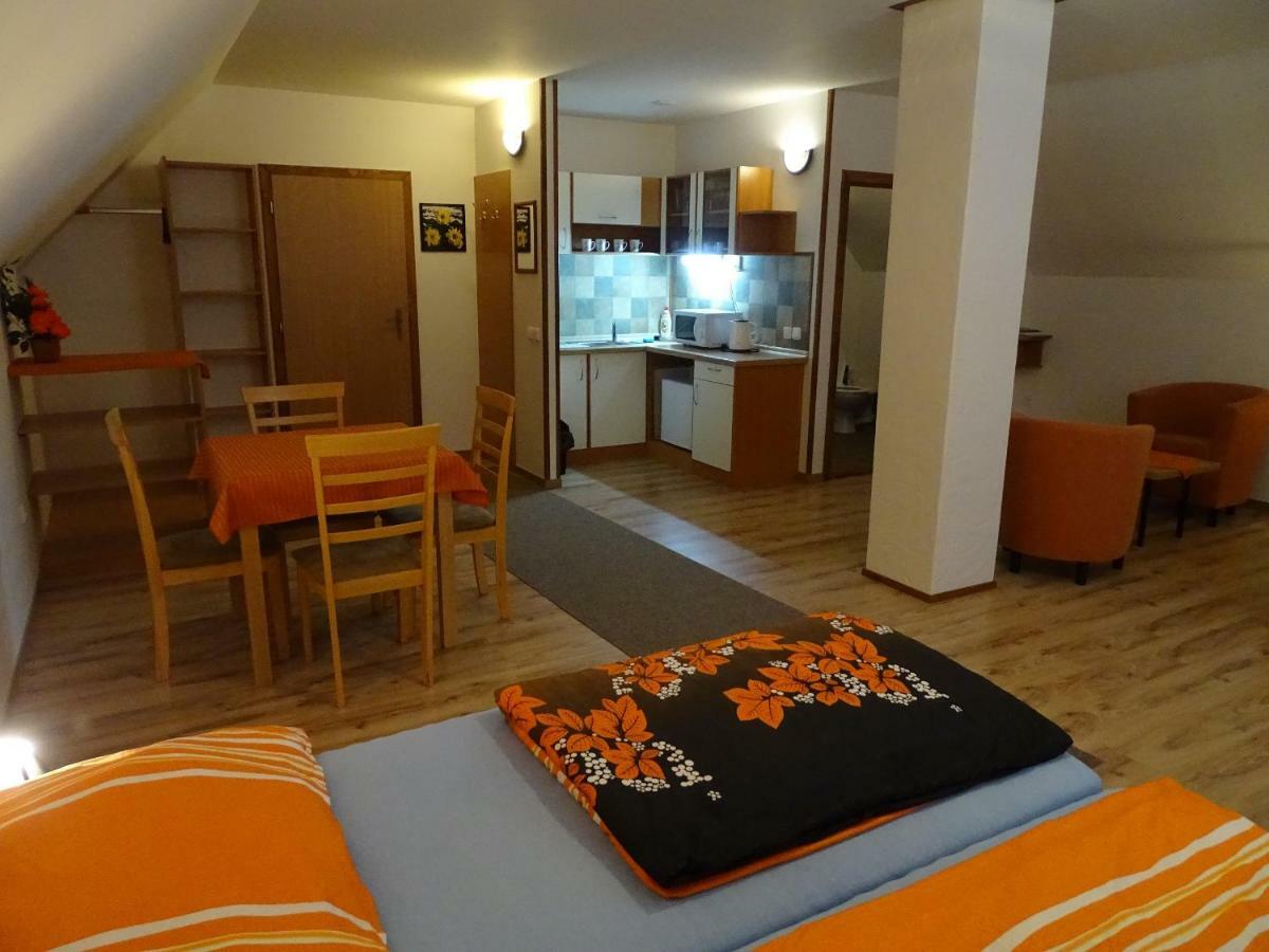 Penzion Pod Vapenkami Strážnice Exteriör bild